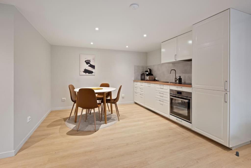 Practical Basement With Comforts Close To Centre * Stavanger