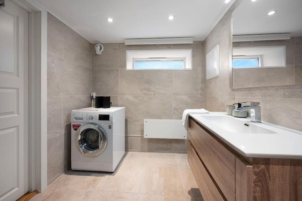Practical Basement With Comforts Close To Centre Apartment *