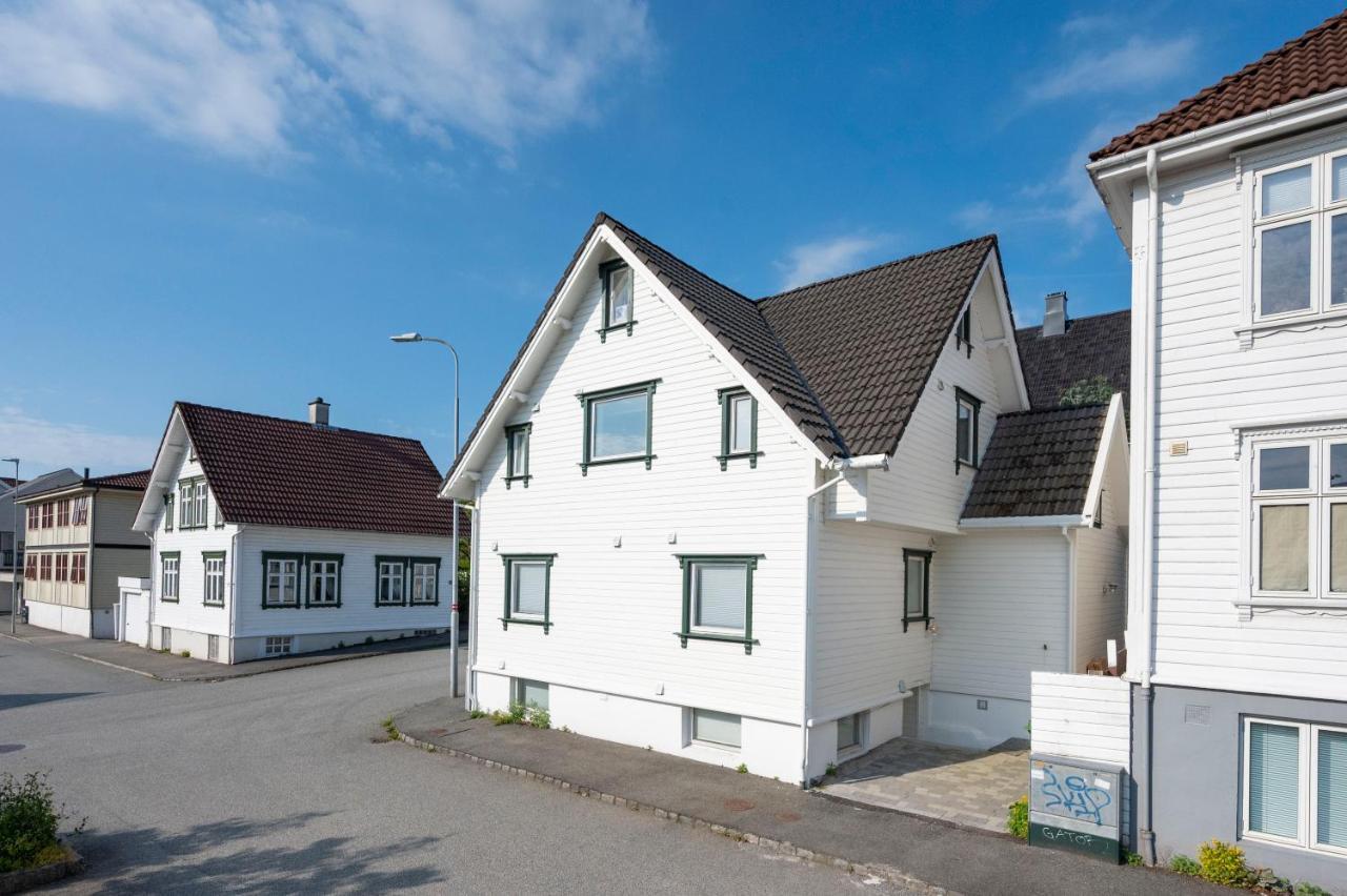 Apartment Practical Basement With Comforts Close To Centre